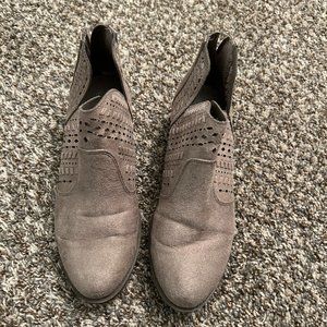 Dressier grey boots